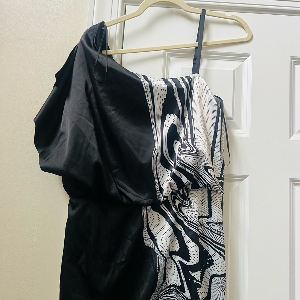 Jessica Simpson One Shoulder Black and White Dress - Picture 2 of 9